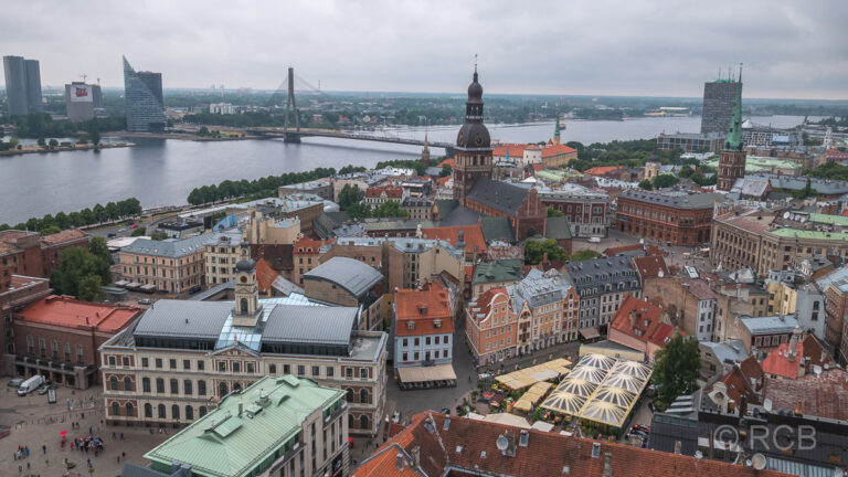 Blick von der St. Petri-Kirche auf die Altstadt von Riga