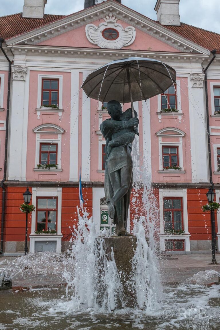 Brunnen der küssenden Studenten, Tartu