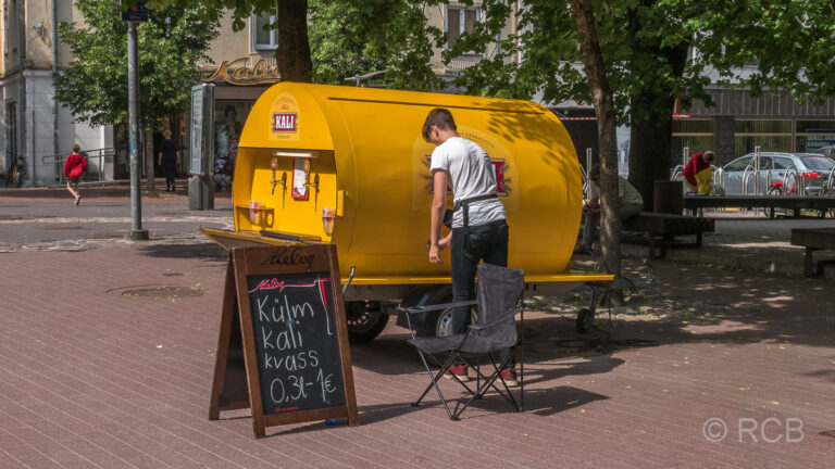 Kwas-Verkauf in der Fußgängerzone von Tartu