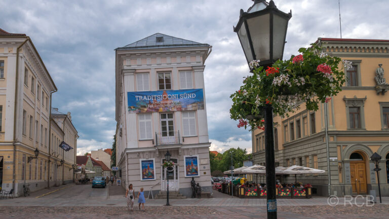 Kunstmuseum "Schiefes Haus" in Tartu