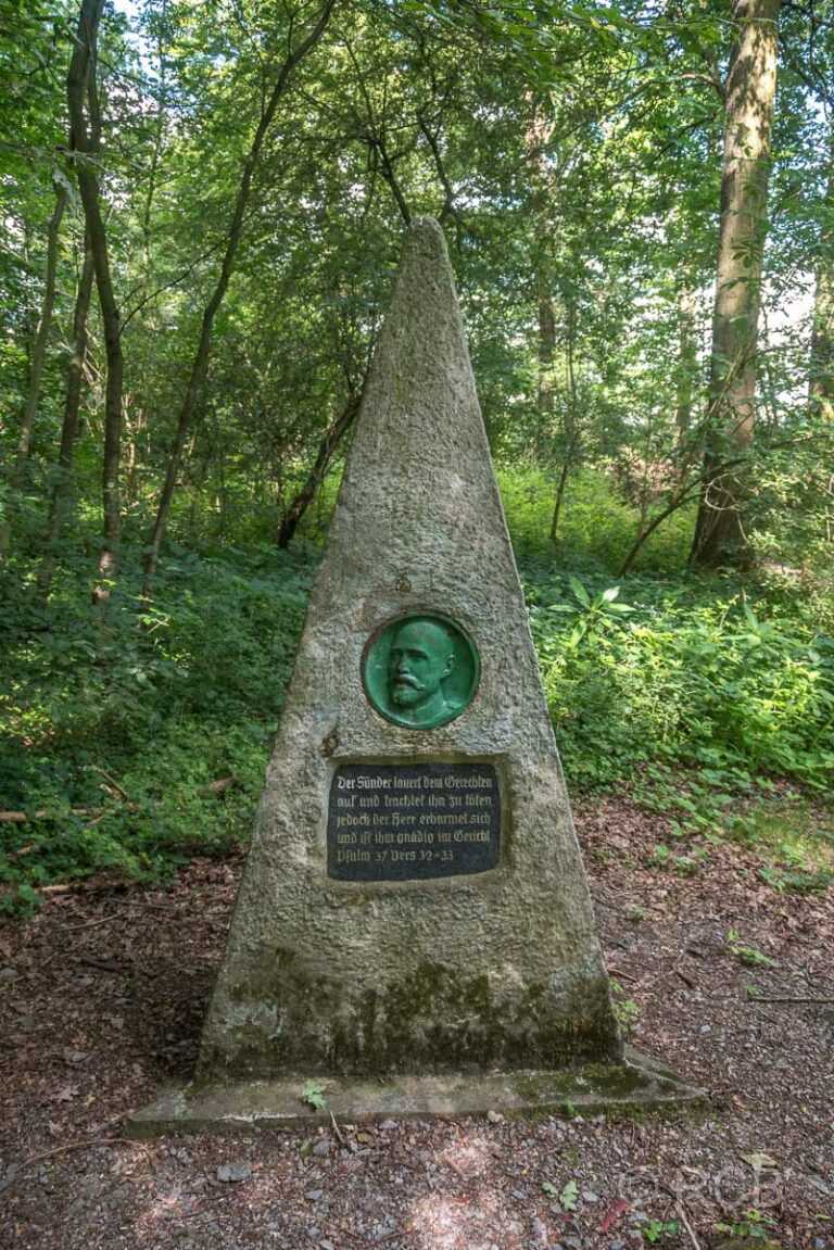 Denkmal für einen erschossenen Förster nahe Haus Bürgel