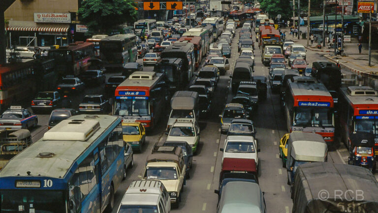 Großstadtverkehr in Bangkok