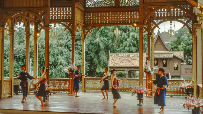 Tanzaufführung im Vimanmek Teak House