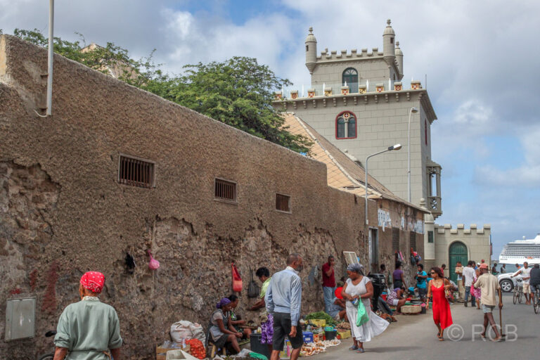 Händler vor dem Torre de Belém