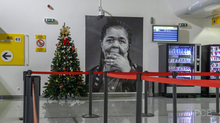 im Flughafen von São Vicente, benannt nach Cesária Évora, der berühmtesten Sängerin der Kapverden