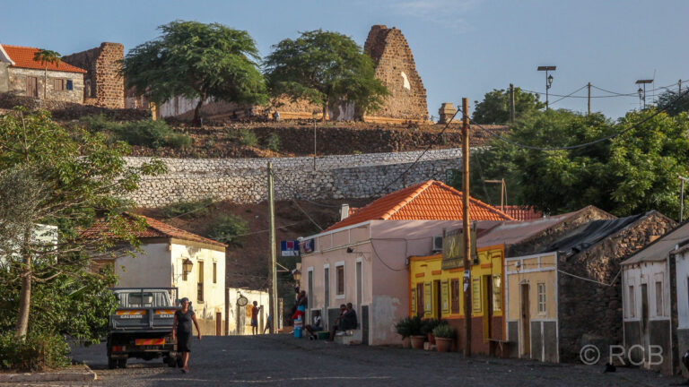 Cidade Velha, Blick zu den Ruinen der zweiten Kathedrale