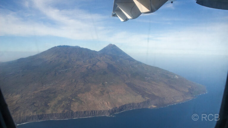 letzter Blick auf die Insel Fogo mit dem gleichnahmigen Vulkankegel