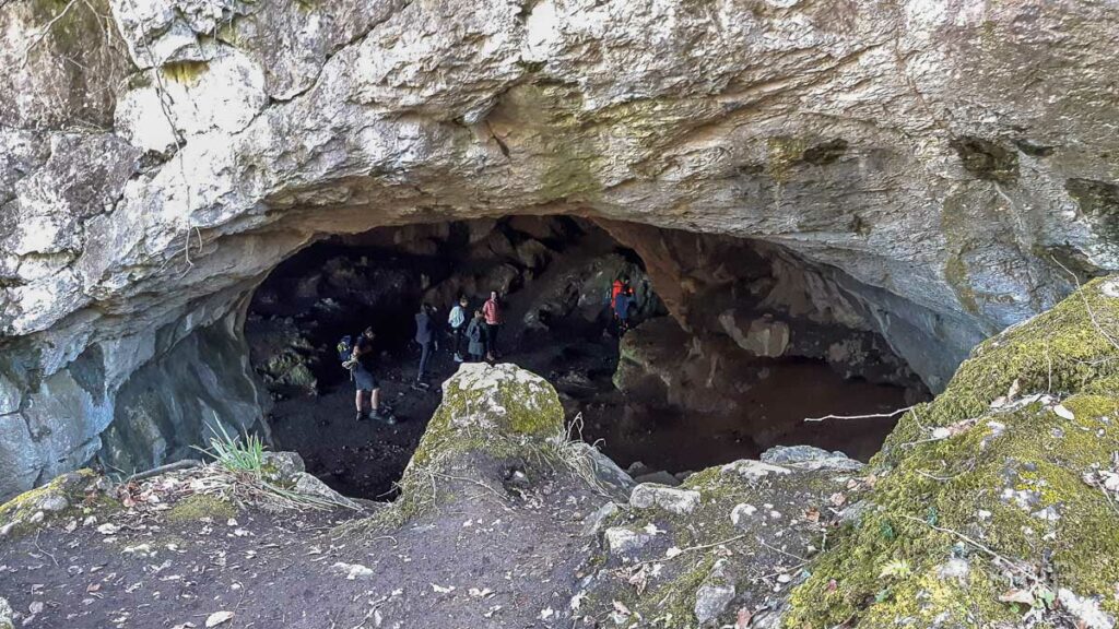 Blick in die Feldhofhöhle