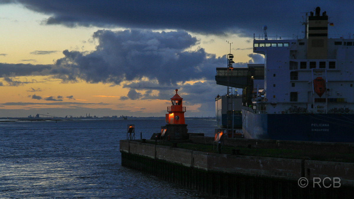 im Hafen von Emden