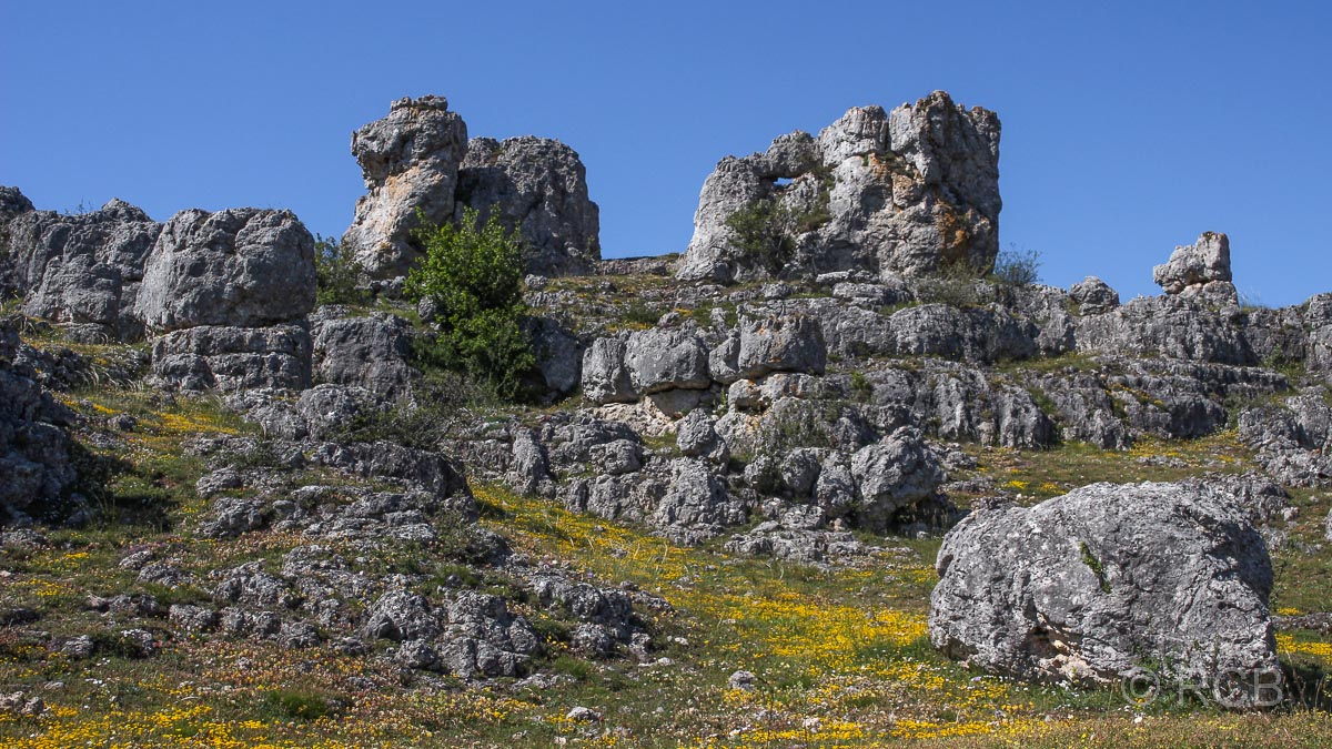 bizarre Formationen im Felsenchaos von Nîmes-le-Vieux