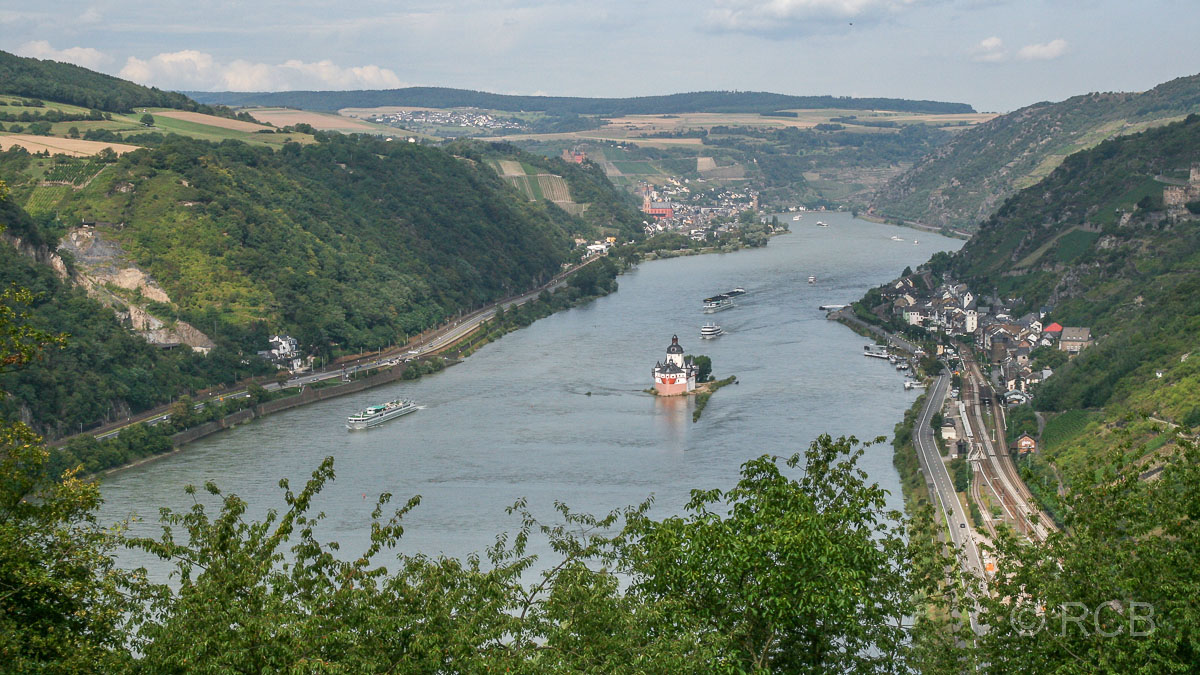 der Rhein mit der Burg Pfalzgrafenstein bei Kaub
