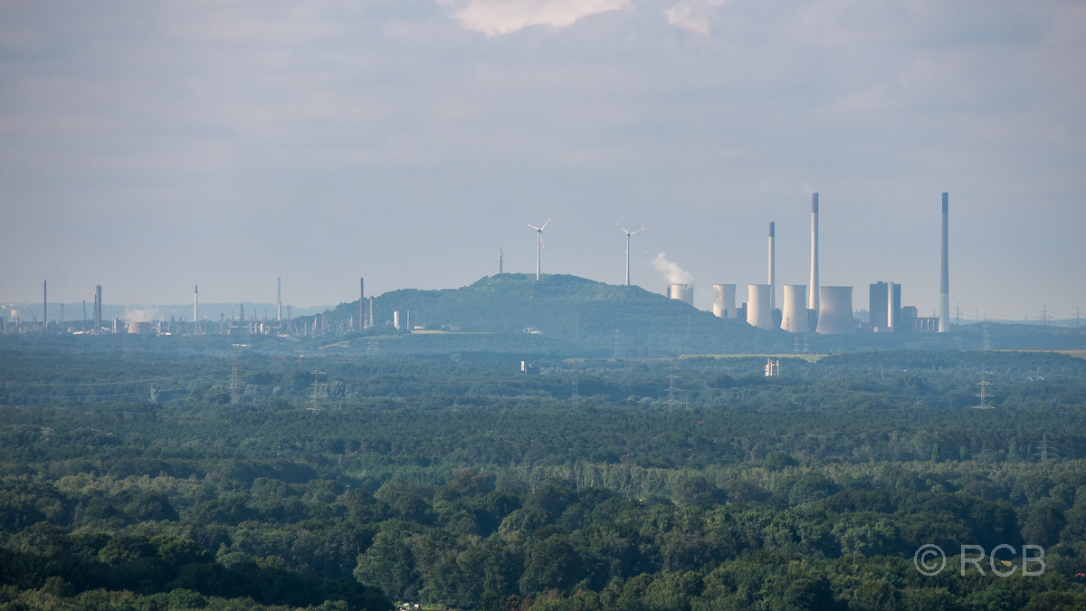 Blick vom Galgenberg zum Kraftwerk Gelsenkirchen-Scholven