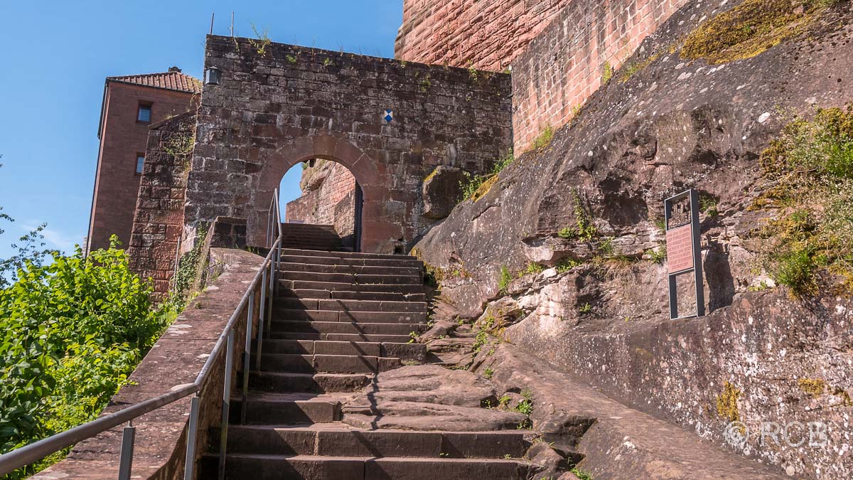 Aufstieg zur Burg Trifels