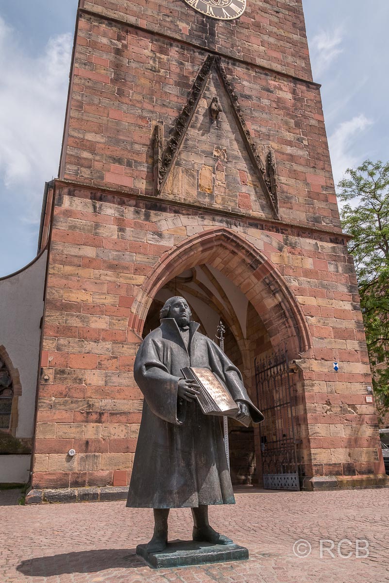Lutherdenkmal vor der Stiftskirche