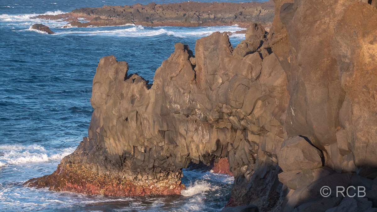 Felsbogen an der Küste des Nationalparks