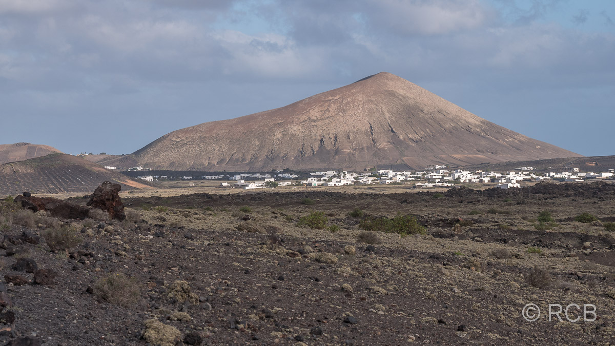 Blick über Masdache auf die Montaña Guatisea