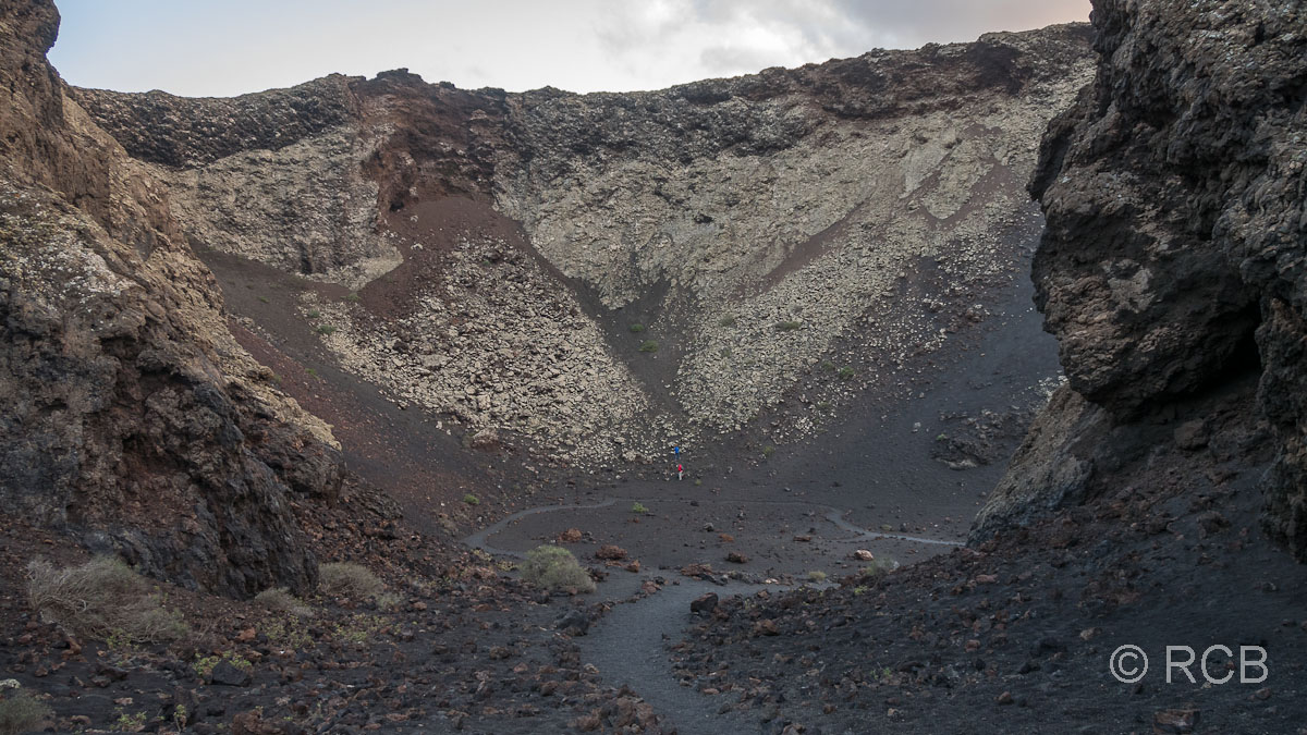 Weg in den Krater der Montaña del Cuervo