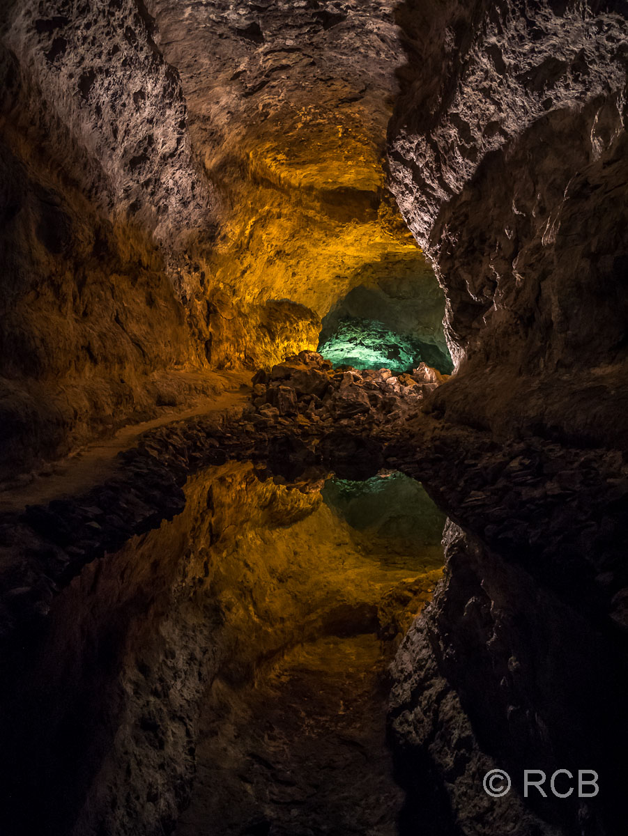 perfekte Spiegelung in den Cuevas de los Verdes