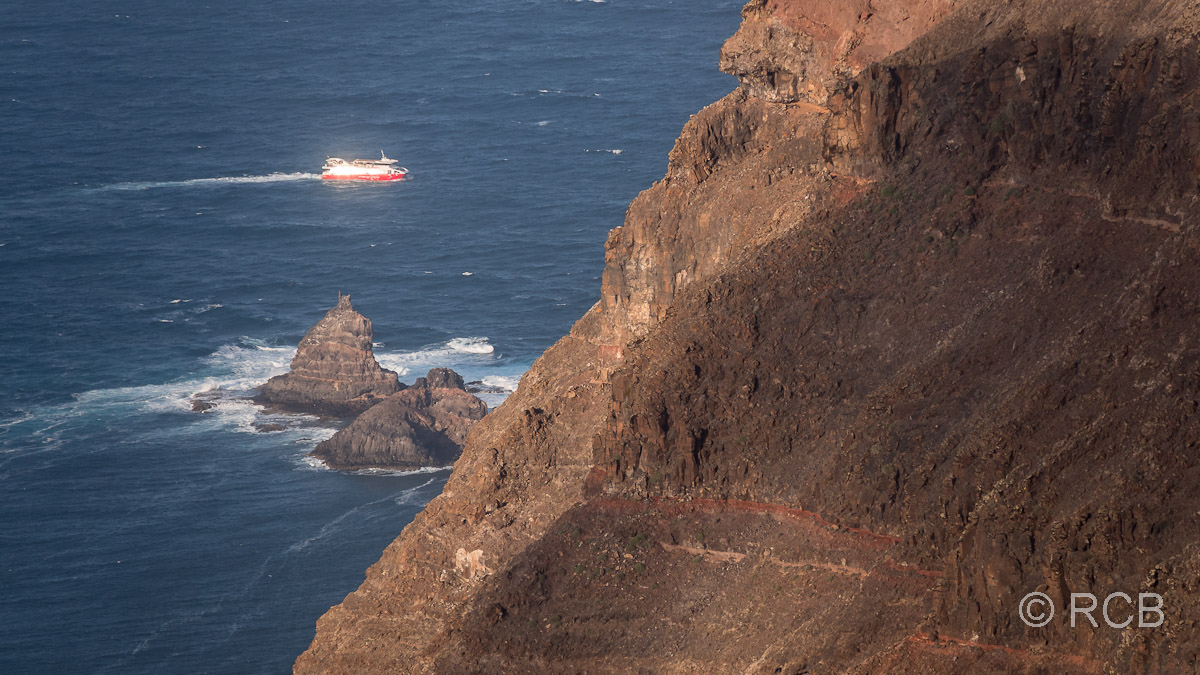Die Fähre nach La Graciosa umrundet die Nordspitze von Lanzarote.