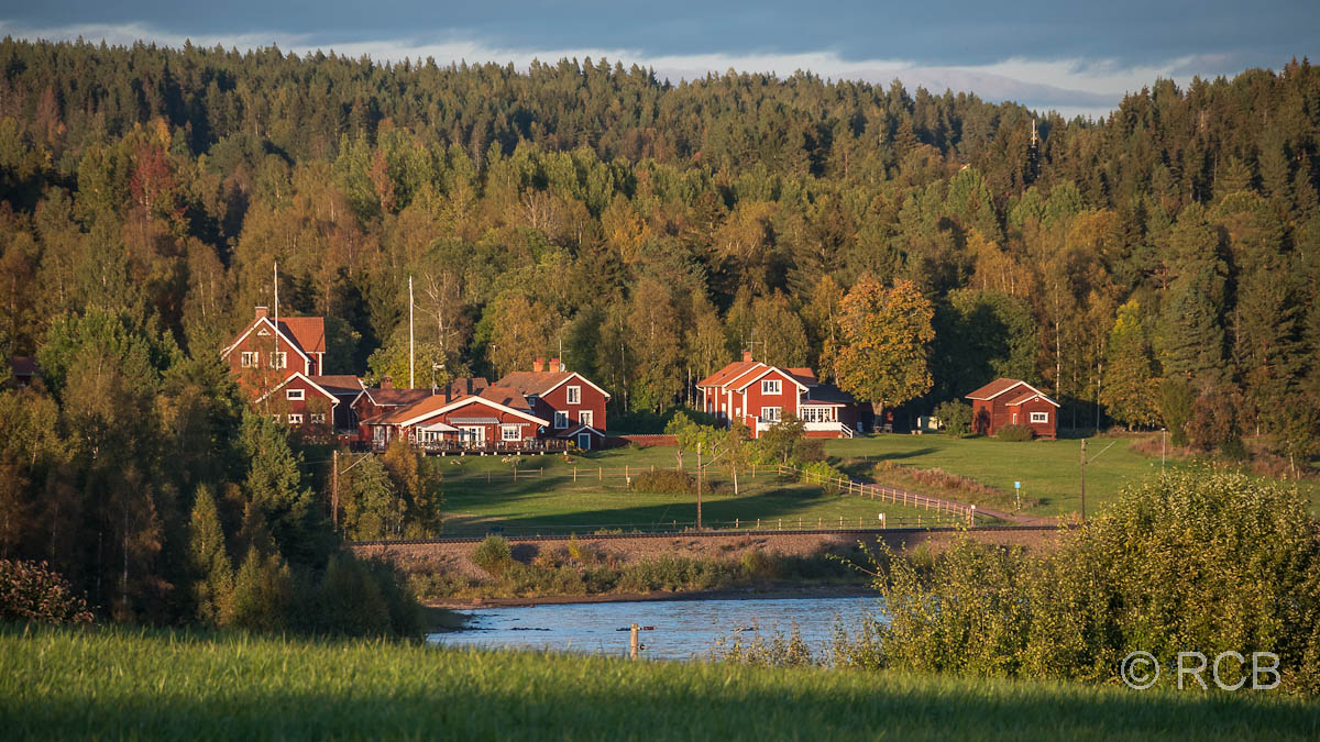 typische Schwedenhäuser am Siljansee