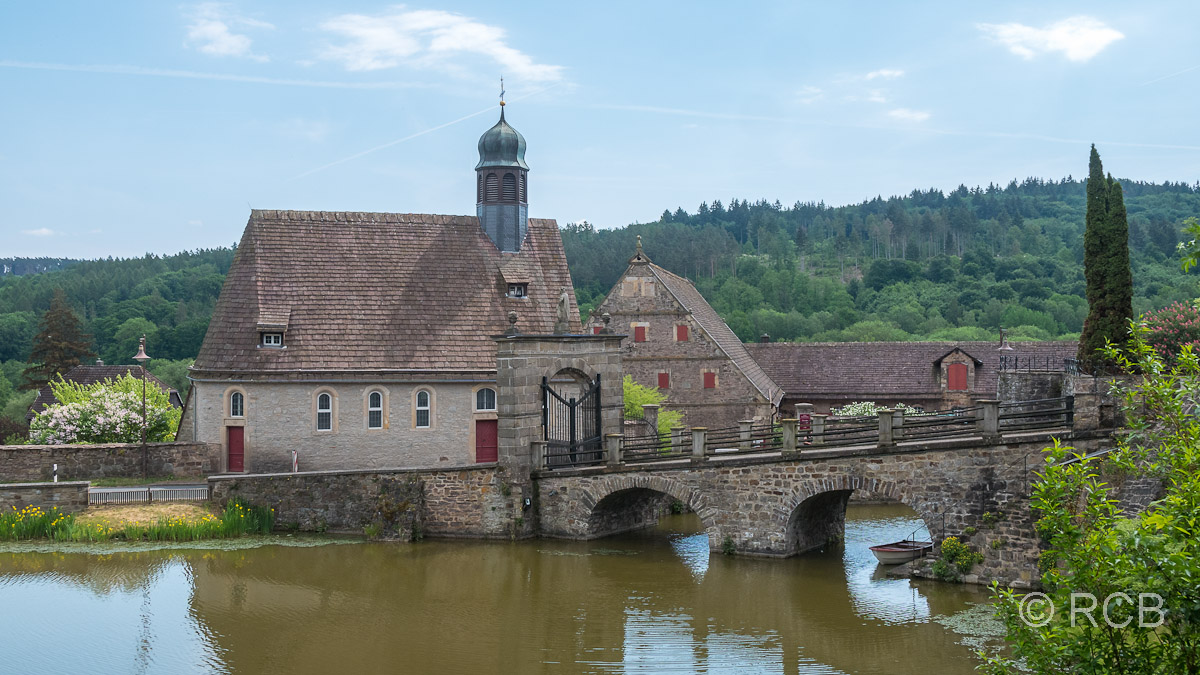 Hämelschenburg, Zufahrtsbrücke und Vorburg