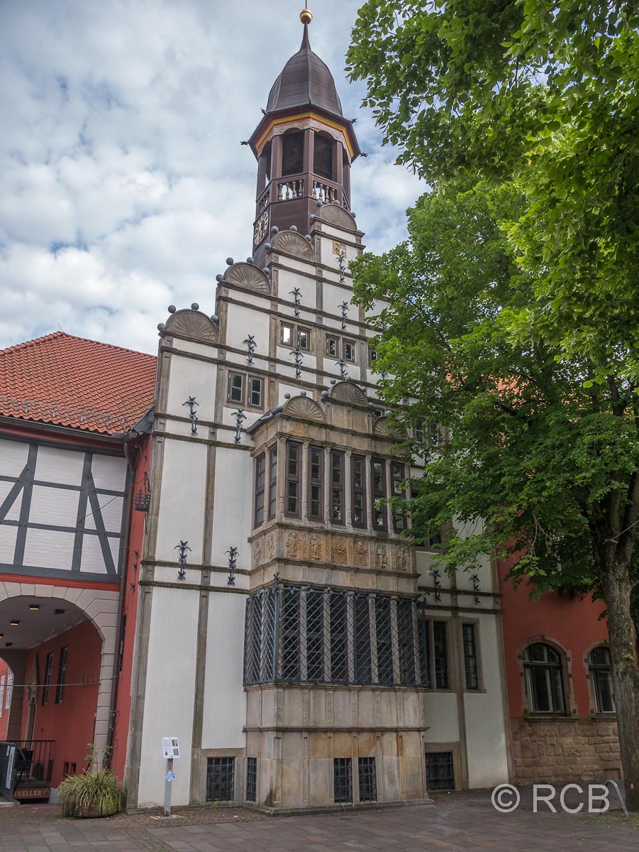 Nienburg, Rathaus mit typischer Utlucht im Stil der Weserrenaissance