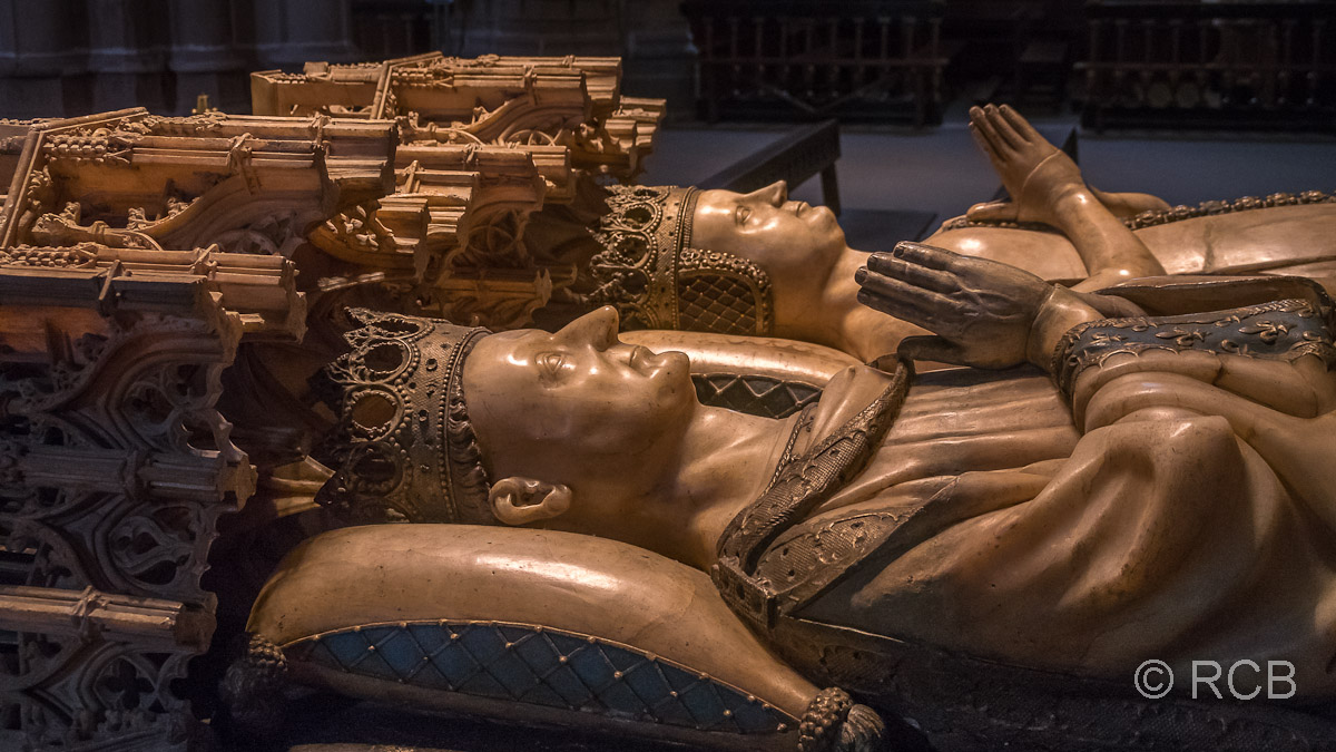 Kathedrale, Alabastergrabmal des Gründers König Karls III. und seiner Ehefrau