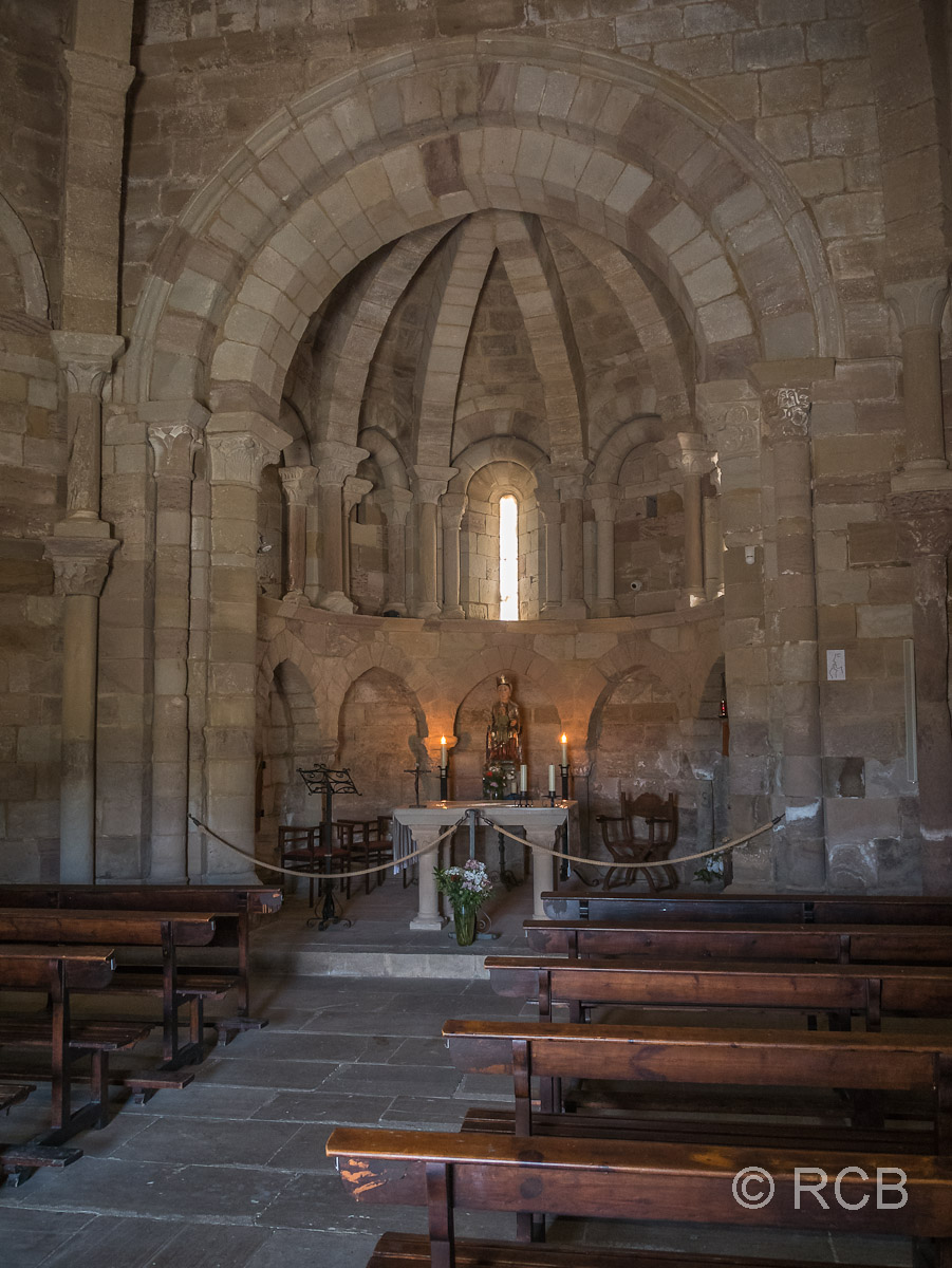 im Innenraum der Kirche Santa Maria de Eunate