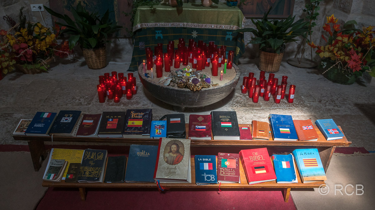 Bibeln in allen Sprachen in der Kirche Nuestra Señora de la Concepción in Hontanas