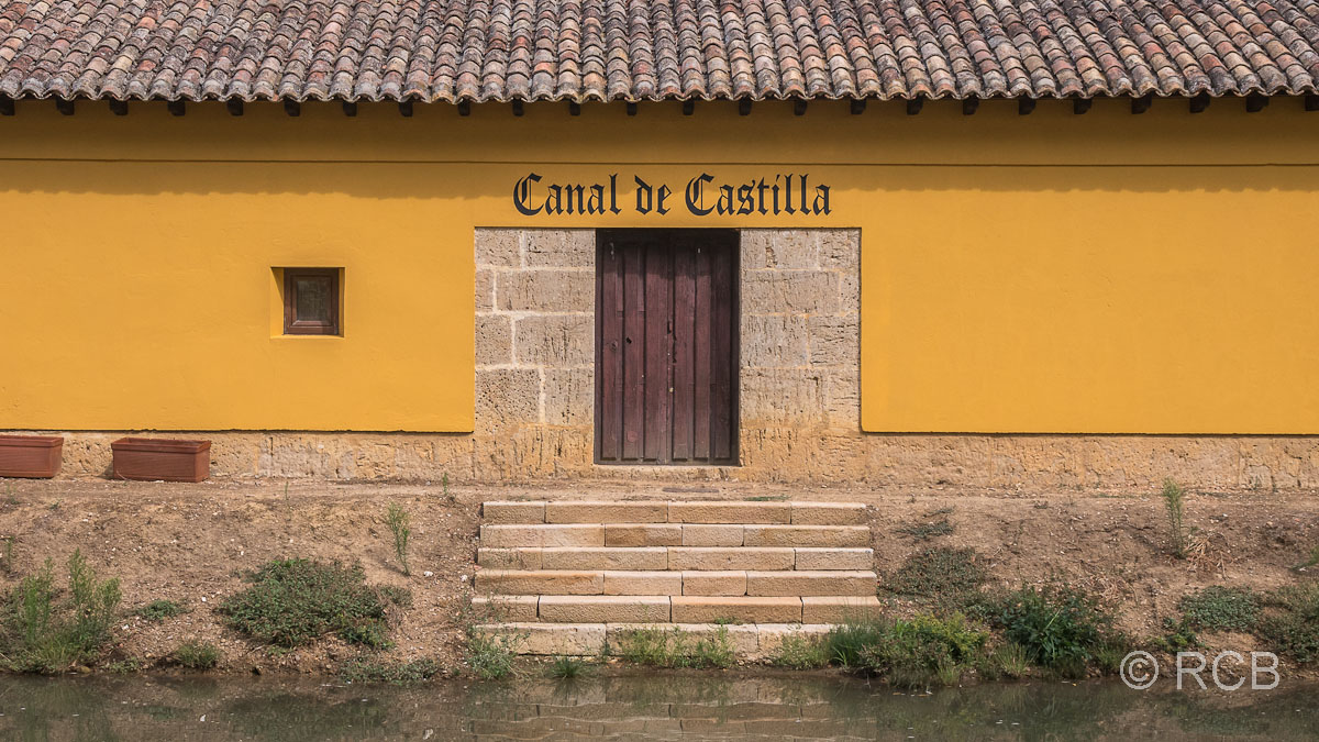 Haus am Ufer des Kanal von Kastilien