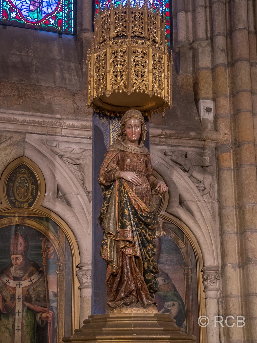 Seitenkapelle mit Statue der schwangeren Jungfrau Maria