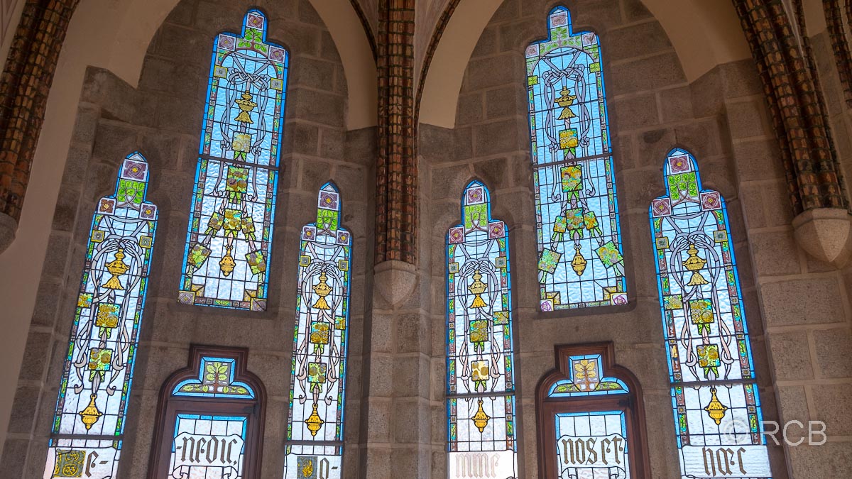 Astorga, Bischofspalast, Glasfenster