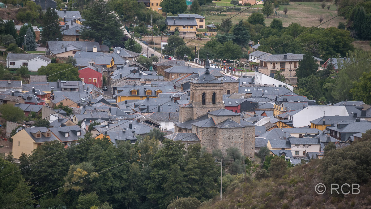Blick auf die Dächer von Molinaseca