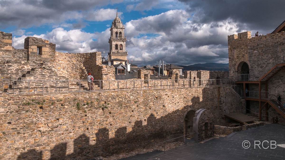 Ponferrada, Kastell der Tempelritter und Turm der Basilika Nuestra Señora de la Encina