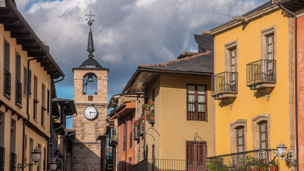 Uhrturm in der Altstadt von Ponferrada