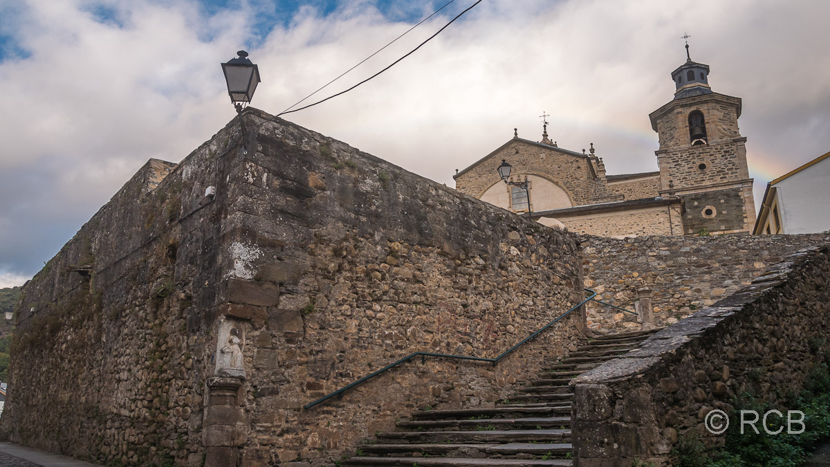 Villafranca del Bierzo, Treppe zur Stiftskirche Santa María de Cluni