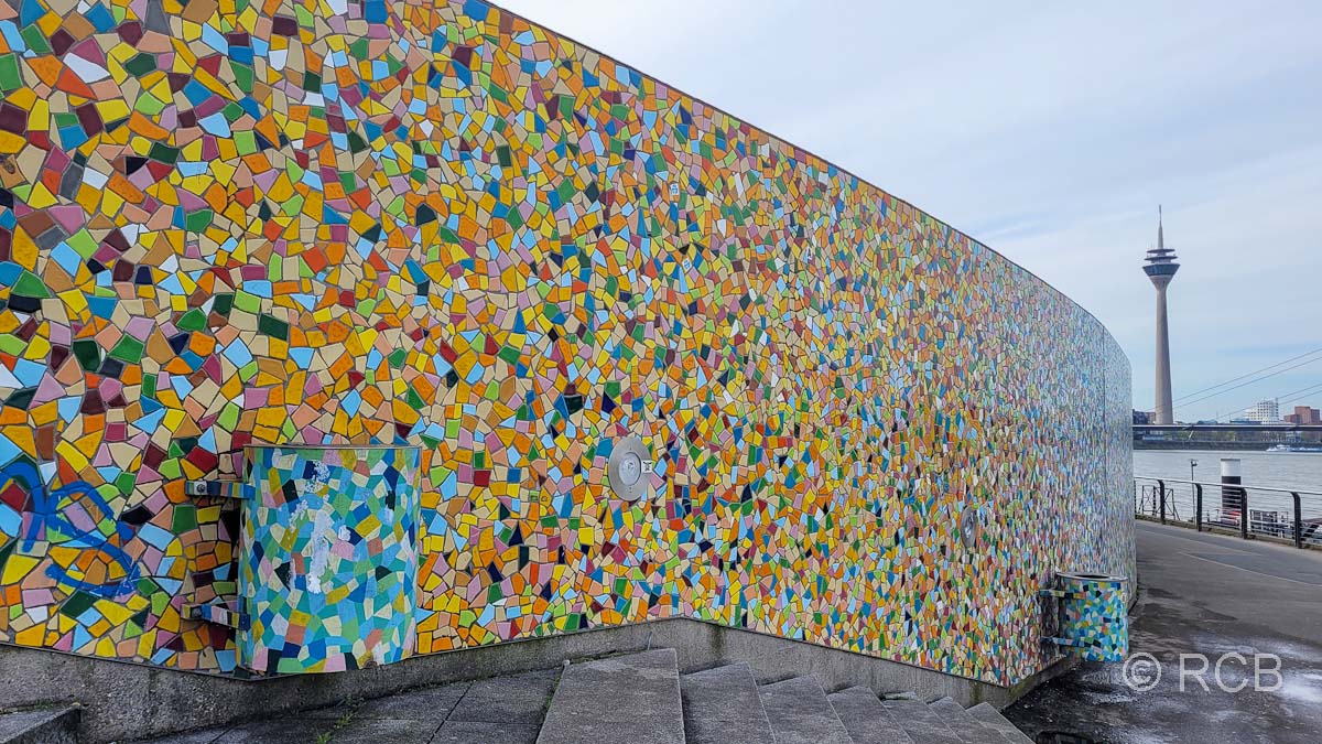 Mosaik an der Rheinpromenade