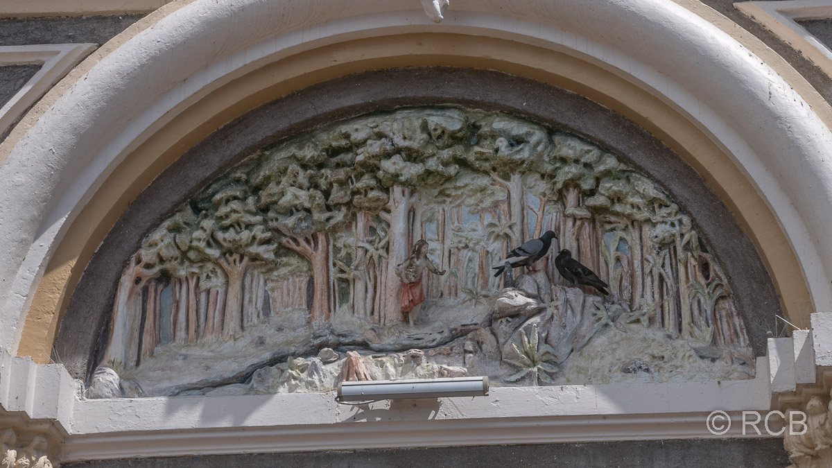 Portal der Basilika Nuestra Señora de los Ángeles
