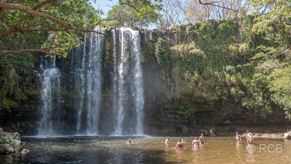 Badespaß am Wasserfall