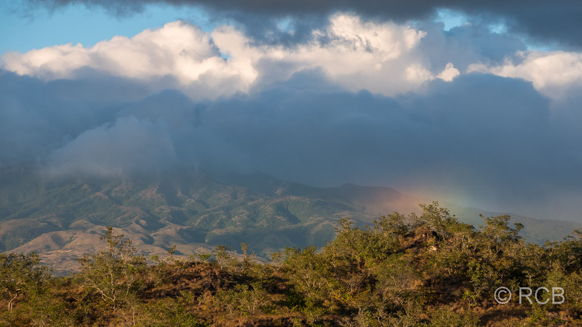 Regenbogen an den Hängen des Vulkans Rincon de la Vieja