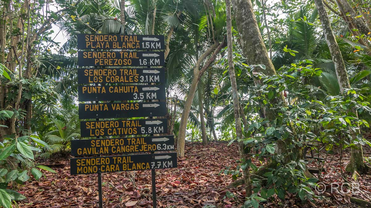 Hinweisschilder im Cahuita-Nationalpark