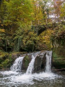 dreigeteilter Wasserfall