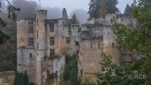 Burgruine Beaufort im Nebel