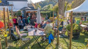 Mittagsrast im Garten des Weinguts Grandbois