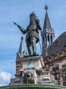 Kaiser-Karl-Brunnen am Rathaus