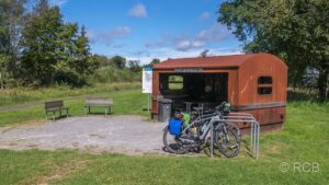 Unterstand aus einem alten Eisenbahnwaggon