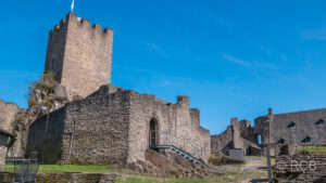 Burghof und Bergfried