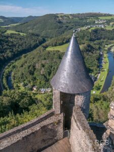 Aussicht vom Bergfried auf das Tal der Sauer