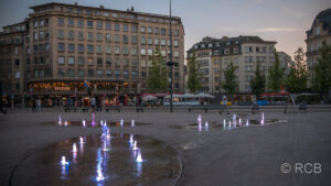 Place de Paris im Bahnhofsviertel am Abend