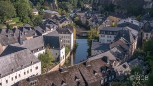 Blick auf den Ortsteil Grund am Ufer der Alzette